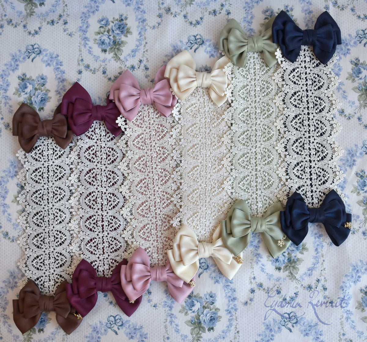 Blumendansen Lace Headdress