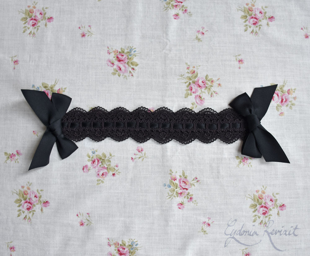 Scalloped Rose Ladder Lace Headdress