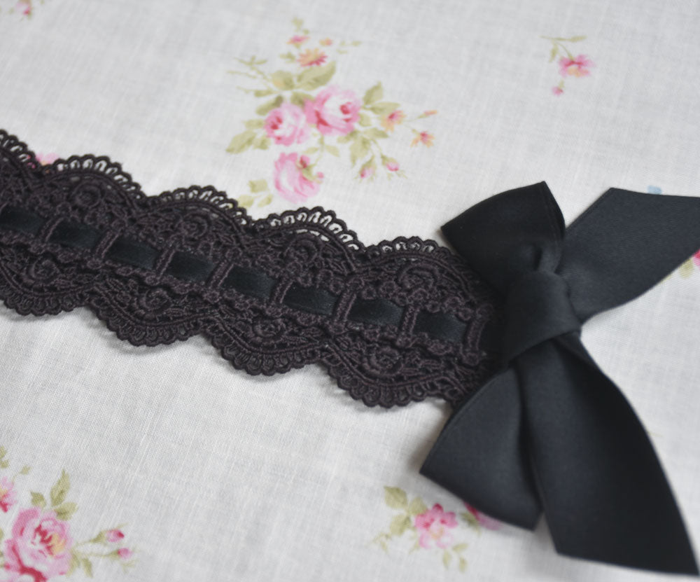 Scalloped Rose Ladder Lace Headdress