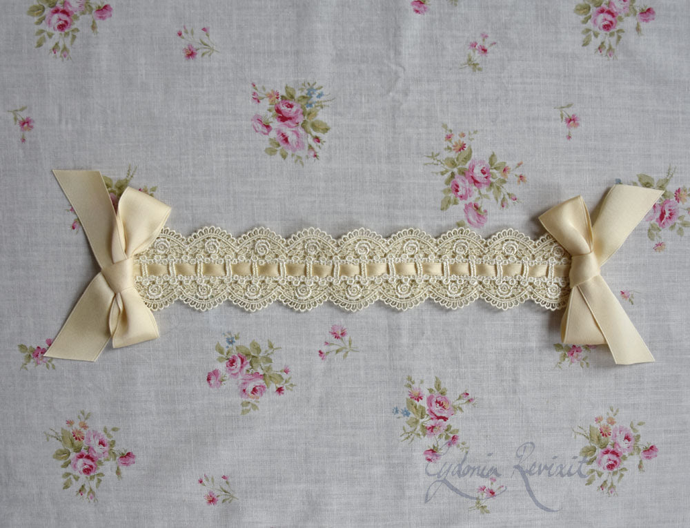 Scalloped Rose Ladder Lace Headdress