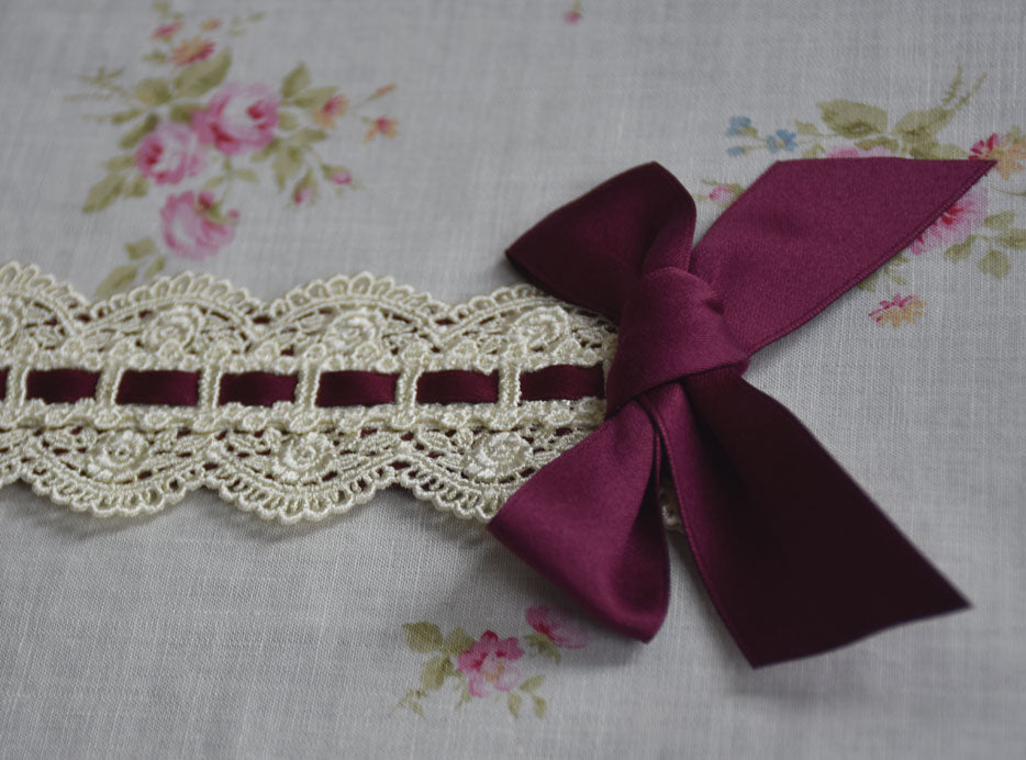 Scalloped Rose Ladder Lace Headdress