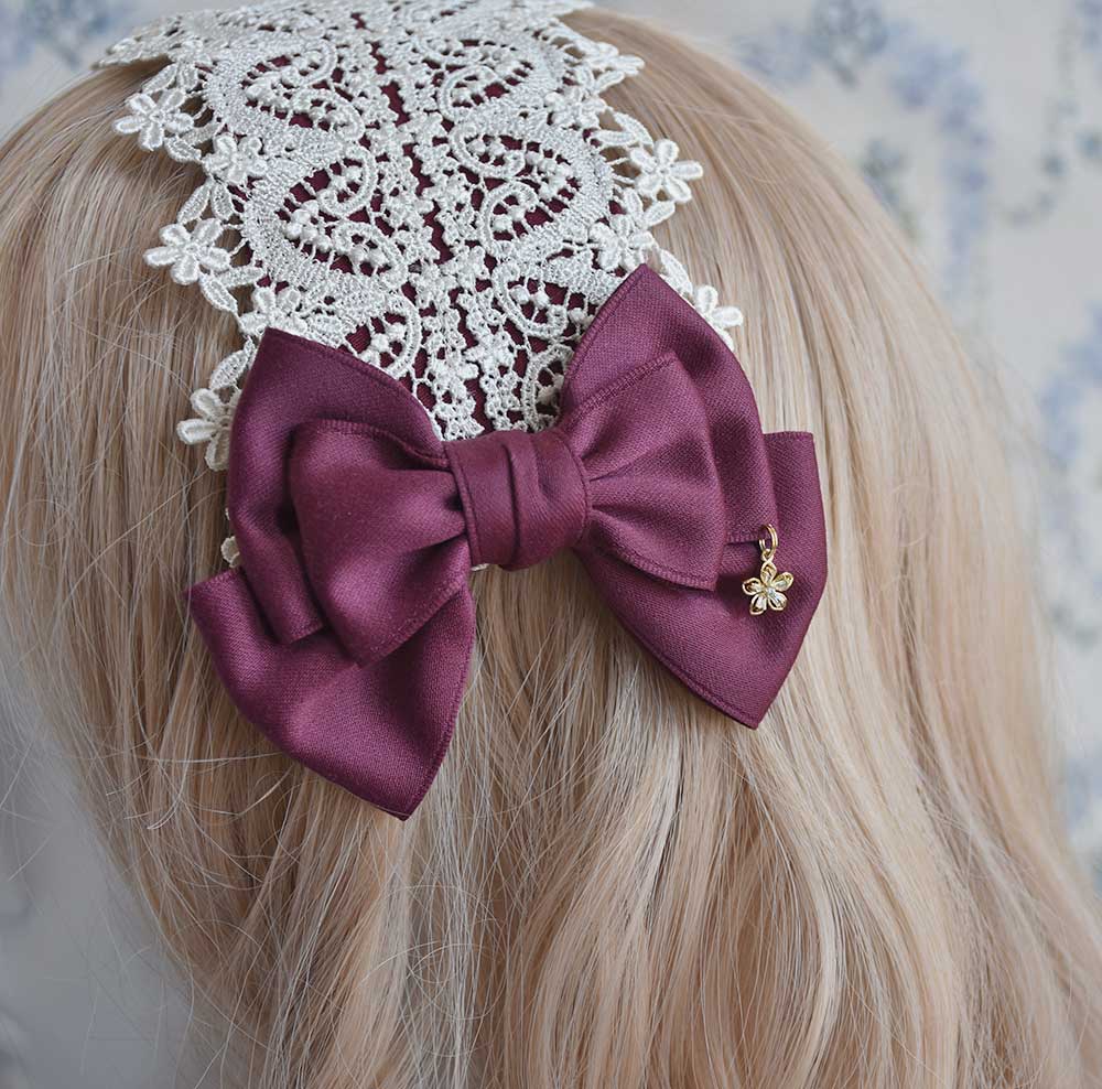 Blumendansen Lace Headdress