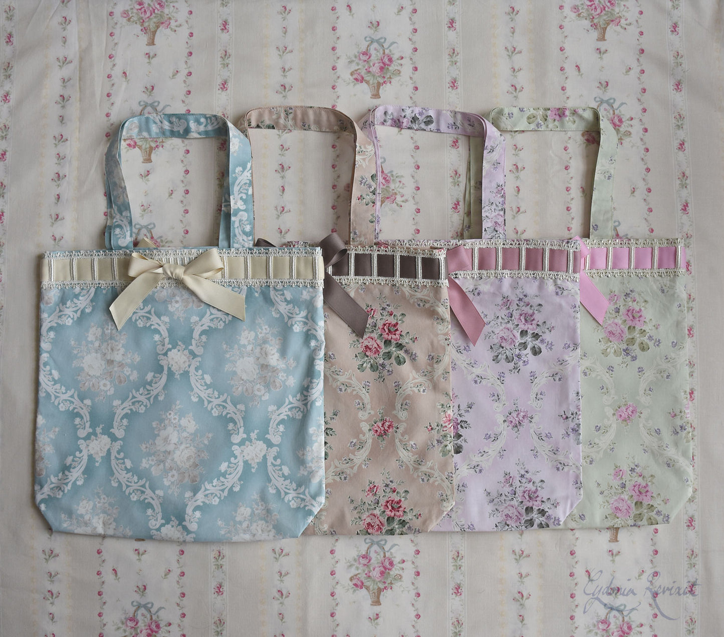 [Nostalgia Series] Laced-up Floral Print Tote Bag: Rose Vine