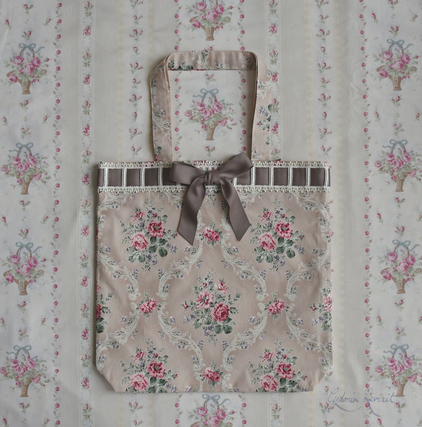 [Nostalgia Series] Laced-up Floral Print Tote Bag: Rose Vine
