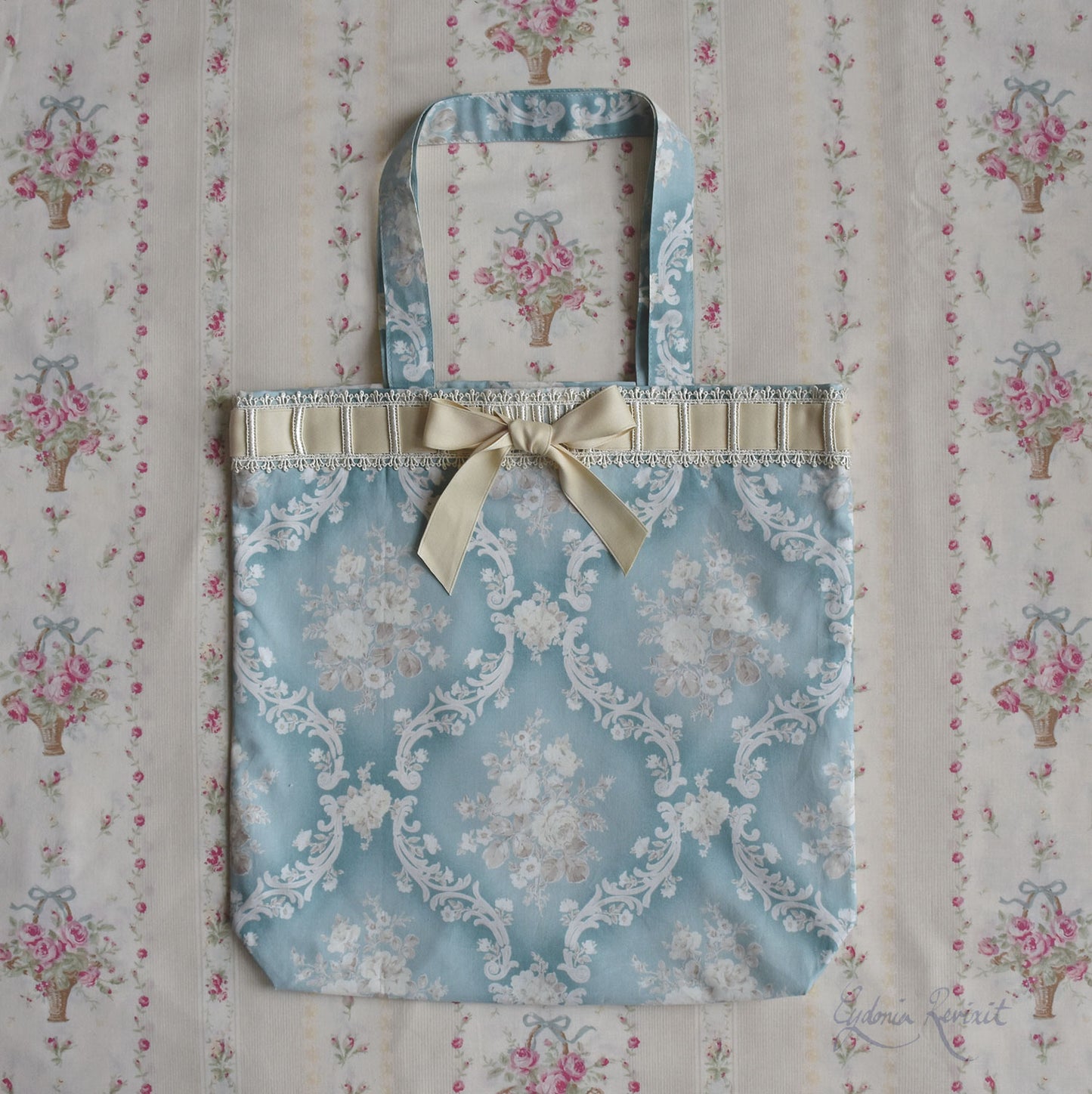 [Nostalgia Series] Laced-up Floral Print Tote Bag: Rose Vine